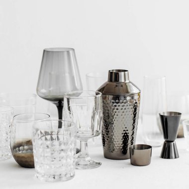 Kokteyl yapmak için Bar aksesuarları ve aletler