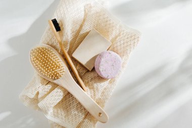 Eko doğal banyo aksesuarları, doğal kozmetik ürünleri ve araçları