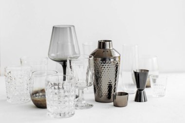 Kokteyl yapmak için Bar aksesuarları ve aletler