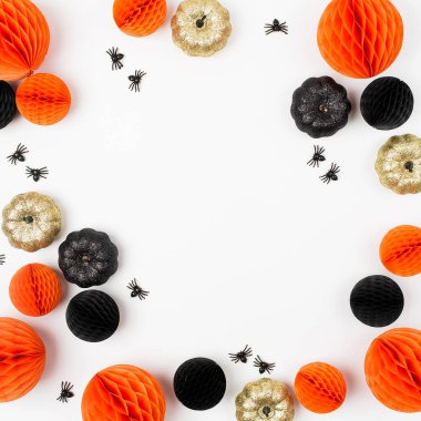 Parlak dekoratif Pumpkins ve petek topları, Halloween süslemeleri