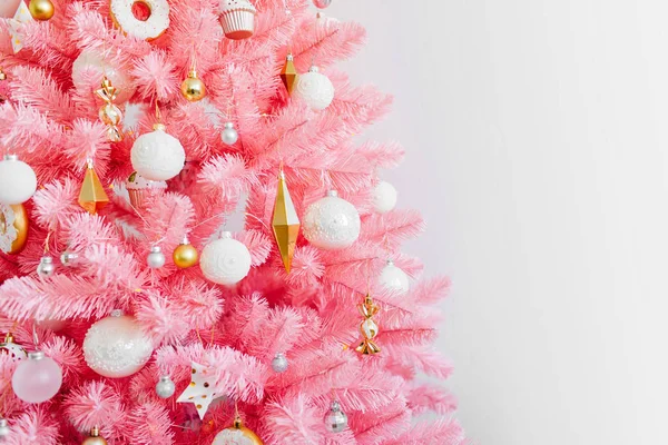 Árbol Navidad Rosa Decoraciones Navideñas Color Blanco Dorado —  Fotos de Stock