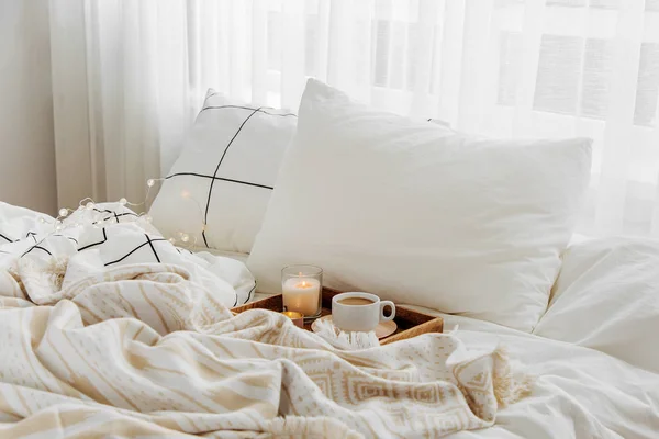 Bandeja Madera Café Velas Cama Concepto Hygge — Foto de Stock