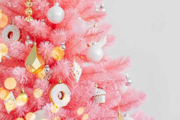 Árbol Navidad Rosa Decoraciones Navideñas Color Blanco Dorado —  Fotos de Stock