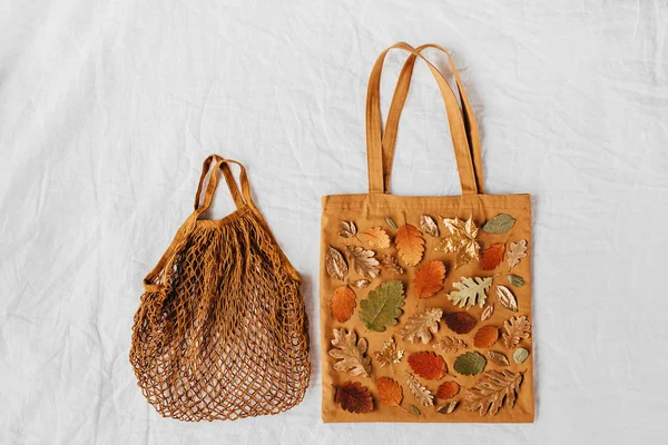 Eco Bags Pattern Made Autumn Leaves Fall Composition Flat Lay — Stock Photo, Image