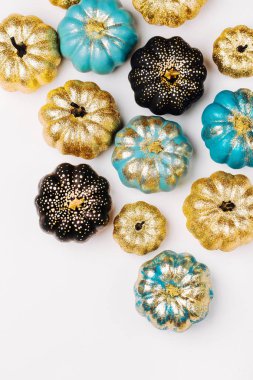 Parlak dekoratif kabaklar ile trendy Halloween arka plan çerçevesi