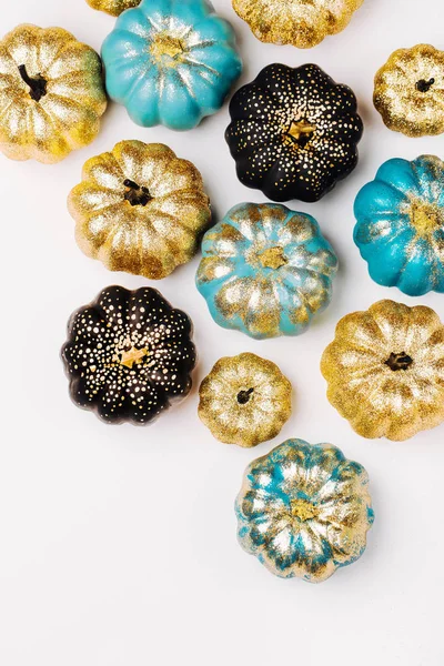 Parlak dekoratif kabaklar ile trendy Halloween arka plan çerçevesi