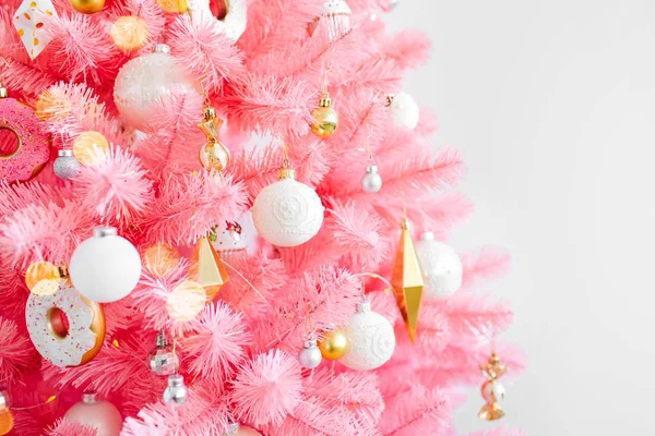 Árbol Navidad Rosa Decoraciones Navideñas Color Blanco Dorado Fondo Navidad —  Fotos de Stock