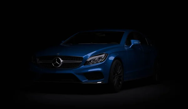 Ałmaty, Kazachstan-24 marca, 2019: Mercedes-Benz CLS 500 AMG stylowe luksusowe klasy biznes szybki samochód na ciemnym tle. Renderowanie 3D — Zdjęcie stockowe