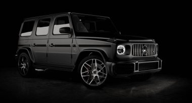 Moskova, Rusya Haziran 2020: Mercedes-AMG G G 63 'ün siyah arka planda özel versiyonu, Mercedes-Benz tarafından üretilen G-sınıfı off-road arabası. 3d hazırlayıcı