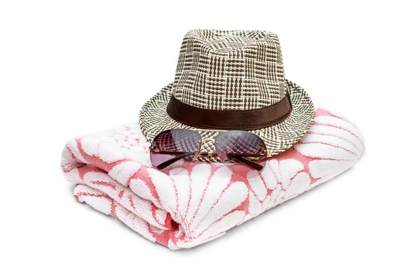 夏の帽子とタオルが白いサングラス — ストック写真