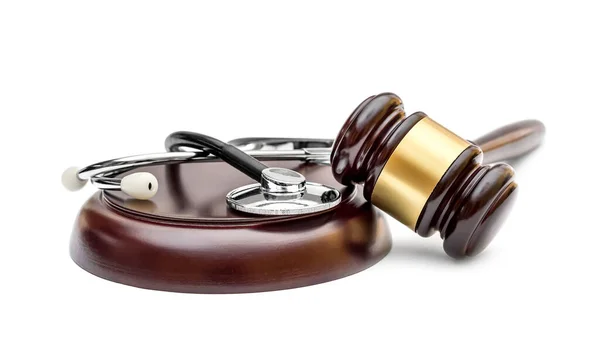 Steteskoplu Gavel kürsüde. Beyazda izole edilmiş. Tıp hukuku kavramı.