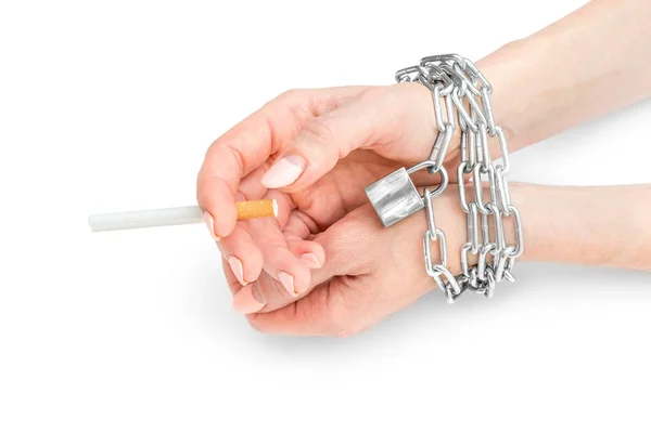 Ženské Ruce Svázané Řetězem Cigaretou Bílém — Stock fotografie