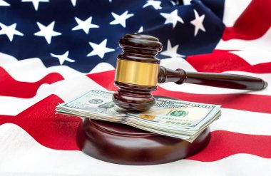 Gavel Amerikan bayrağına para yatırıyor.. 