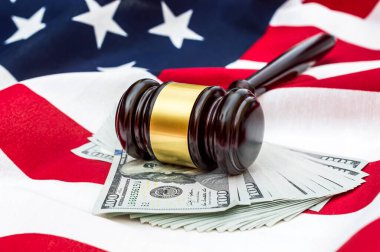 Gavel Amerikan bayrağına para yatırıyor.. 