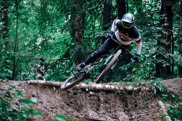 Rusia Moscú Agosto 2020 Saltar Volar Una Bicicleta Montaña Ciclista —  Fotos de Stock