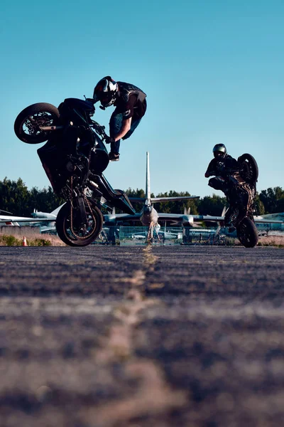 Moscou Russie Juillet 2020 Motocycliste Fait Une Cascade Sur Moto — Photo