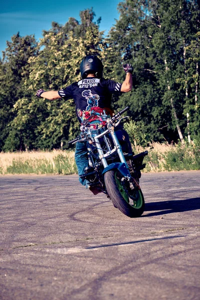 Moskva Ryssland Jul 2020 Moto Ryttare Gör Ett Stunt Sin — Stockfoto