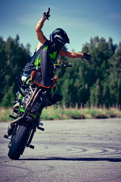 Moscou Rússia Julho 2020 Moto Piloto Fazendo Uma Acrobacia Sua — Fotografia de Stock