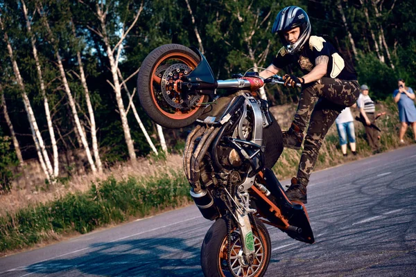 Moscow Russia Jul 2020 Moto Rider Making Stunt His Motorbike — Stock Photo, Image