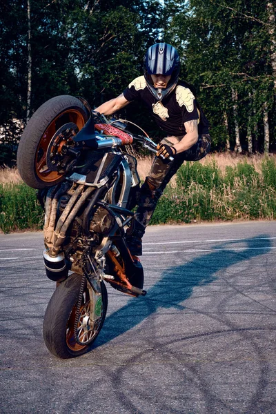 Moskova Rusya Temmuz 2020 Moto Binicisi Motosikletini Kullanıyor Motosiklet Dublörü — Stok fotoğraf