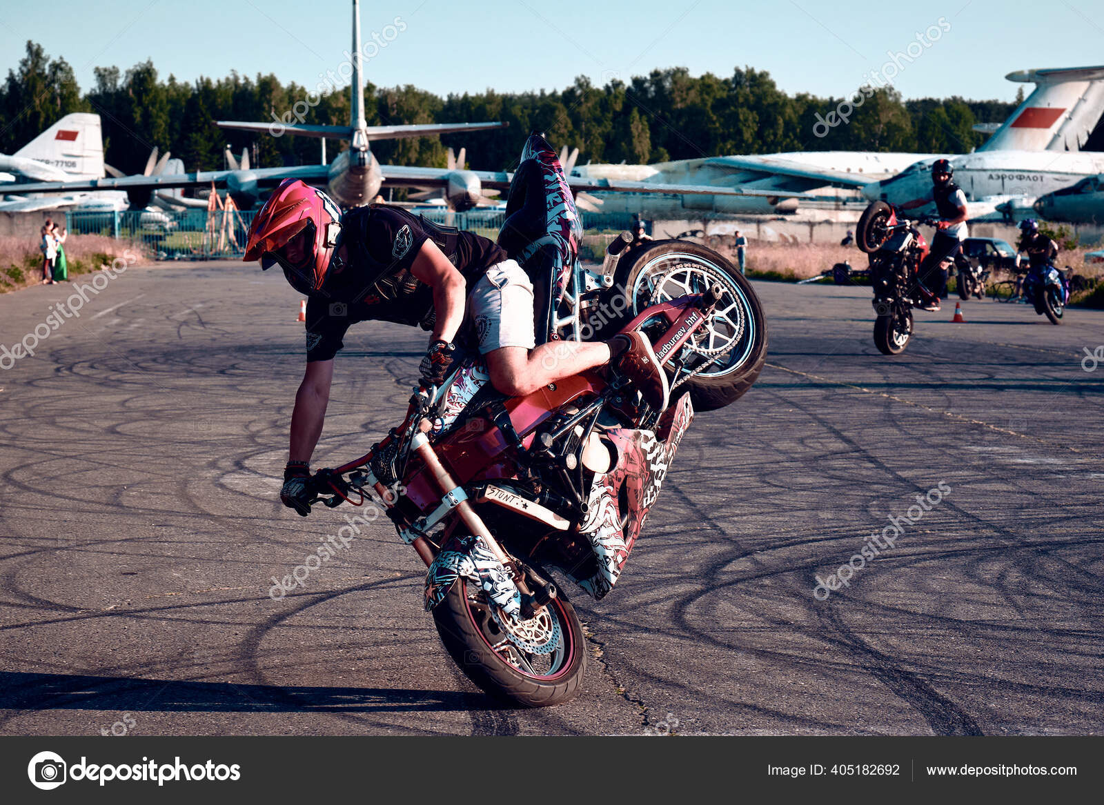 Moscou Rússia Julho 2020 Moto Piloto Fazendo Uma Acrobacia Sua