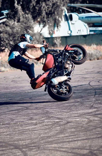 Moscow Russia Jul 2020 Moto Rider Making Stunt His Motorbike — Stock Photo, Image