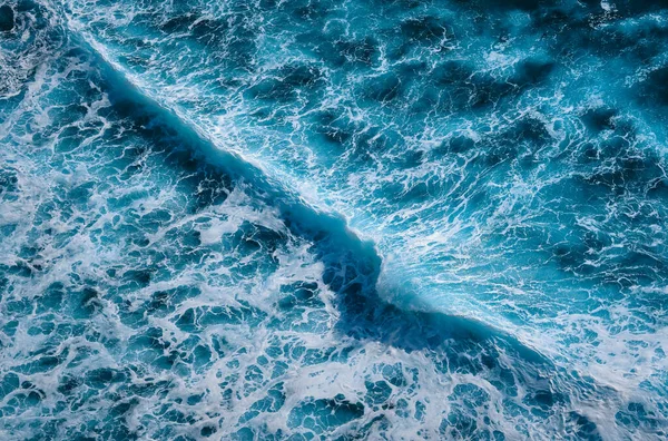 Hava manzaralı güzel okyanus dalgası, deniz suyu kıvrımlı..