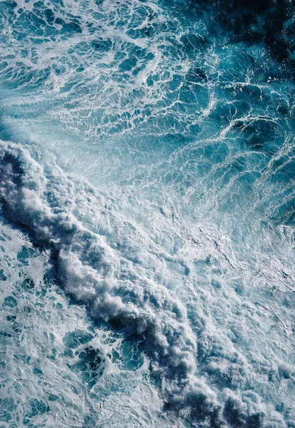 Vista Aérea Para Ferver Ondas Com Espuma Ondas Mar Encontram — Fotografia de Stock