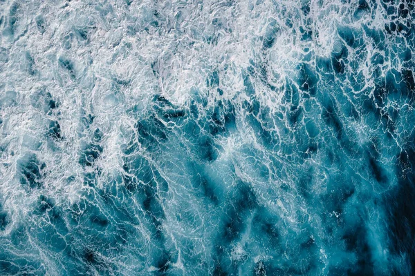 Luftaufnahme Brodelnder Wellen Mit Schaum Wellen Des Meeres Treffen Bei — Stockfoto