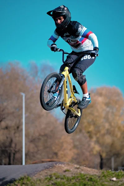 Moscou Russie Oct 2019 Jeune Garçon Saute Avec Son Vélo — Photo