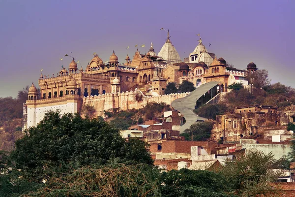 神社Radharani Mandir 神聖な場所でインドの寺院バルサナ バルサナ — ストック写真