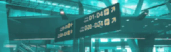 Расплывчатая Картинка Английской Японской Желтой Подсветки Аэропорту Буквами Воротах Вылетающих — стоковое фото