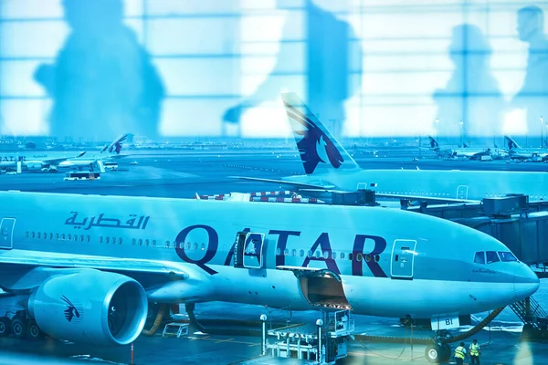 Доха Катар Октябрь 2017 Пассажиры Международного Аэропорта Доха Хамад Абстрактная — стоковое фото