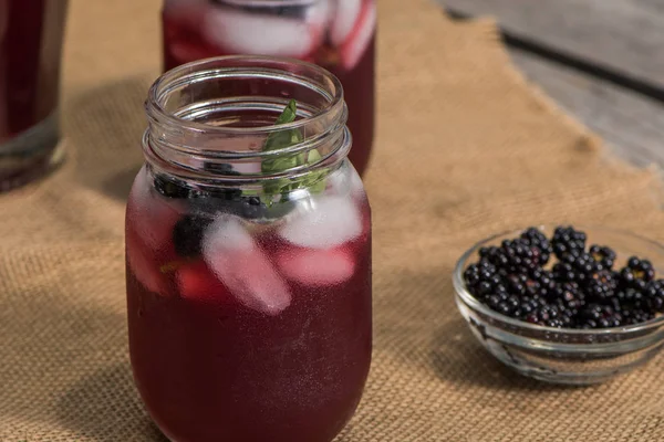 Cannin Jar Blackberry Iced Tea Bowl Blackberries Burlap — Stock Photo, Image