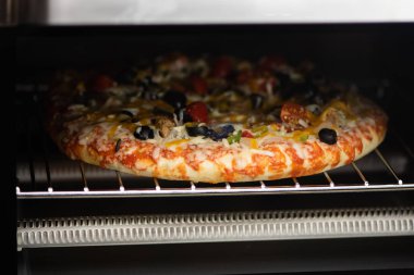 Fırında Pizza Pişirme