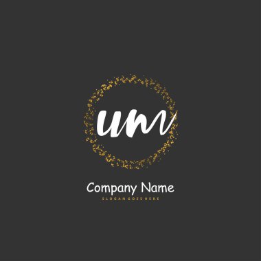İlk U M UM el yazısı ve daireyle imzalı logo tasarımı. Moda, takım, düğün, lüks logo için güzel tasarım logosu.
