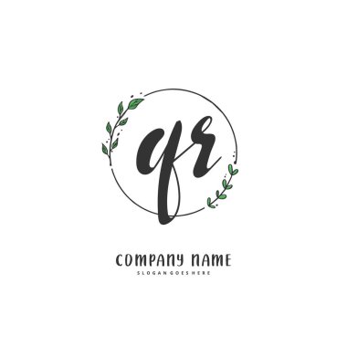 Q R QR el yazısı ve daire şeklinde imzalı logo tasarımı. Moda, takım, düğün, lüks logo için güzel tasarım logosu.