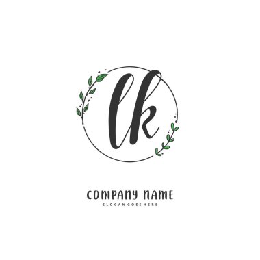 L L L K el yazısı ve daireyle imzalı logo tasarımı. Moda, takım, düğün, lüks logo için güzel tasarım logosu.