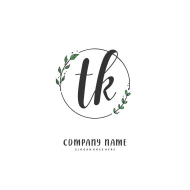 T K TK el yazısı ve daire şeklinde imzalı logo tasarımı. Moda, takım, düğün, lüks logo için güzel tasarım logosu.