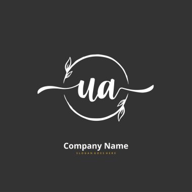 U A UA el yazısı ve daire şeklinde imzalı logo tasarımı. Moda, takım, düğün, lüks logo için güzel tasarım logosu.