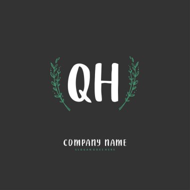 Q H QH İlk el yazısı ve daire şeklinde imzalı logo tasarımı. Moda, takım, düğün, lüks logo için güzel tasarım logosu.