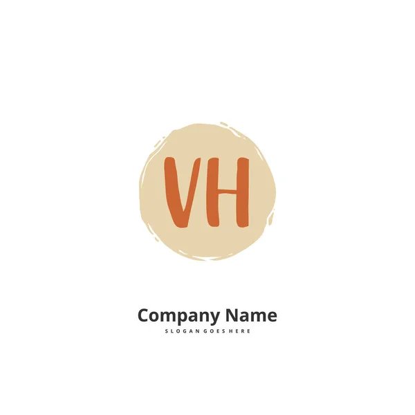 Vh円と初期手書きと署名のロゴデザイン ファッション チーム 結婚式 高級ロゴのための美しいデザイン手書きのロゴ — ストックベクタ