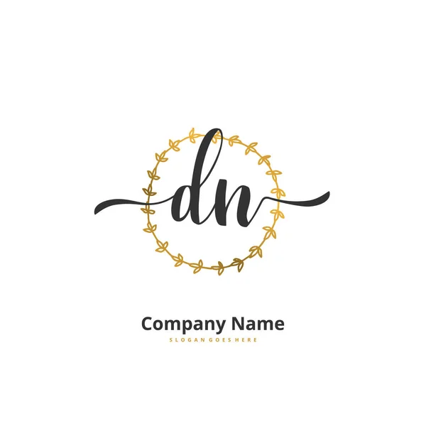 Dn円と初期手書きと署名のロゴデザイン ファッション チーム 結婚式 高級ロゴのための美しいデザイン手書きのロゴ — ストックベクタ