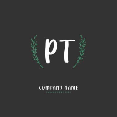 P T PT ilk el yazısı ve daire şeklinde imzalı logo tasarımı. Moda, takım, düğün, lüks logo için güzel tasarım logosu.