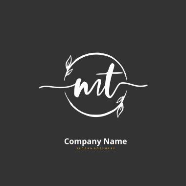M T MT ilk el yazısı ve daireyle imzalı logo tasarımı. Moda, takım, düğün, lüks logo için güzel tasarım logosu.