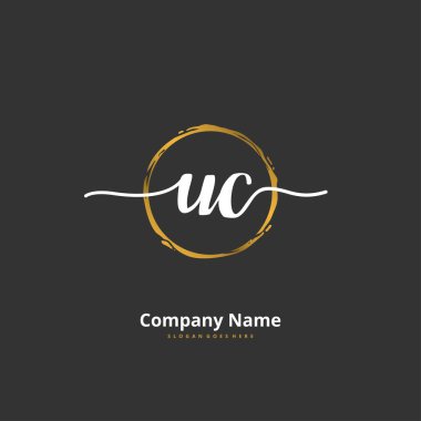 U C UC İlk el yazısı ve dairesel logo tasarımı. Moda, takım, düğün, lüks logo için güzel tasarım logosu.