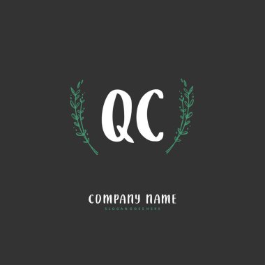 Q C QC İlk el yazısı ve imzalı logo dizaynı daire şeklinde. Moda, takım, düğün, lüks logo için güzel tasarım logosu.