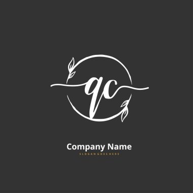 Q C QC İlk el yazısı ve imzalı logo dizaynı daire şeklinde. Moda, takım, düğün, lüks logo için güzel tasarım logosu.