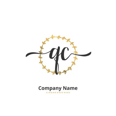 Q C QC İlk el yazısı ve imzalı logo dizaynı daire şeklinde. Moda, takım, düğün, lüks logo için güzel tasarım logosu.