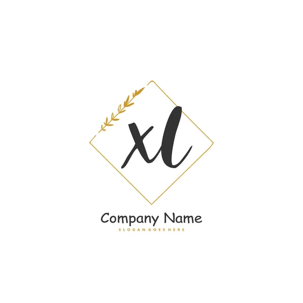 Xlサークル付きの初期手書きと署名のロゴデザイン ファッション チーム 結婚式 高級ロゴのための美しいデザイン手書きのロゴ — ストックベクタ